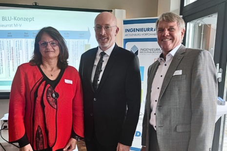 Politische Wertschätzung: Dr. Gesa Haroske, Minister Christian Pegel und Jörg Gothow, Sprecher Ingenieurrat