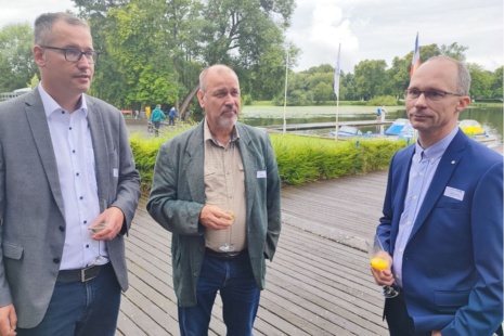 Andreas Richter und Dirk Hampusch vom VDV (re.) im Gespräch