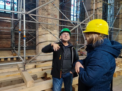 Bauleiter Klaus Mehlhorn erklärt Bauleiter Klaus Mehlhorn erklärt