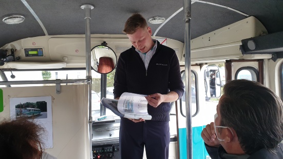 Informationen zum Ikarus-Bus als Leselektüre im Bus
