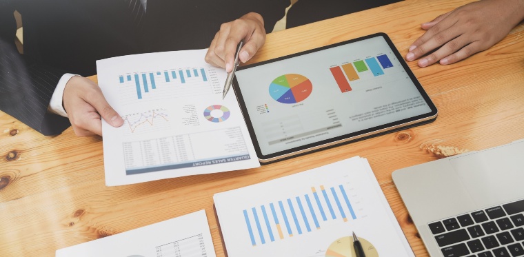 Umfrage Quer Canva Auswertung Umfrage mit Tablet PC